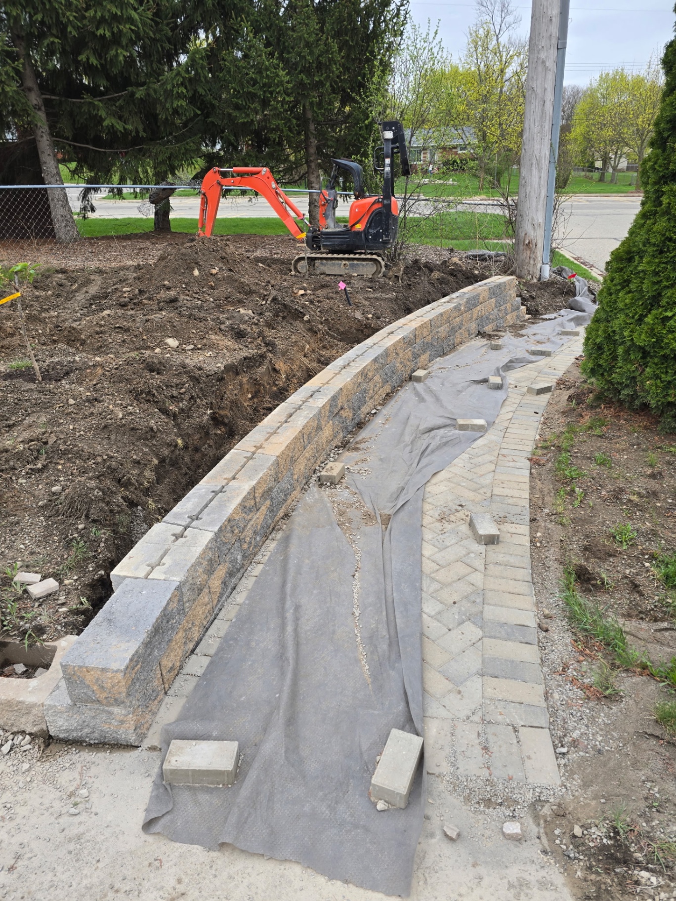 Herringbone Walkway & Retaining Wall – Photo 4